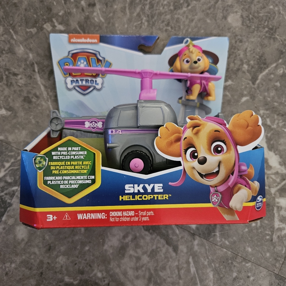 2 FOR $35 Paw Patrol Skye Action Figure Playset New Unopened
